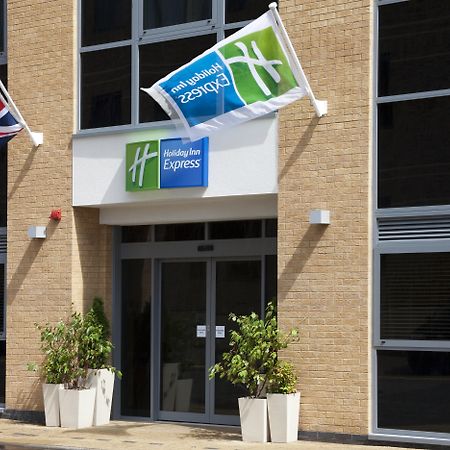 Holiday Inn Express London - Watford Junction By Ihg Exterior photo