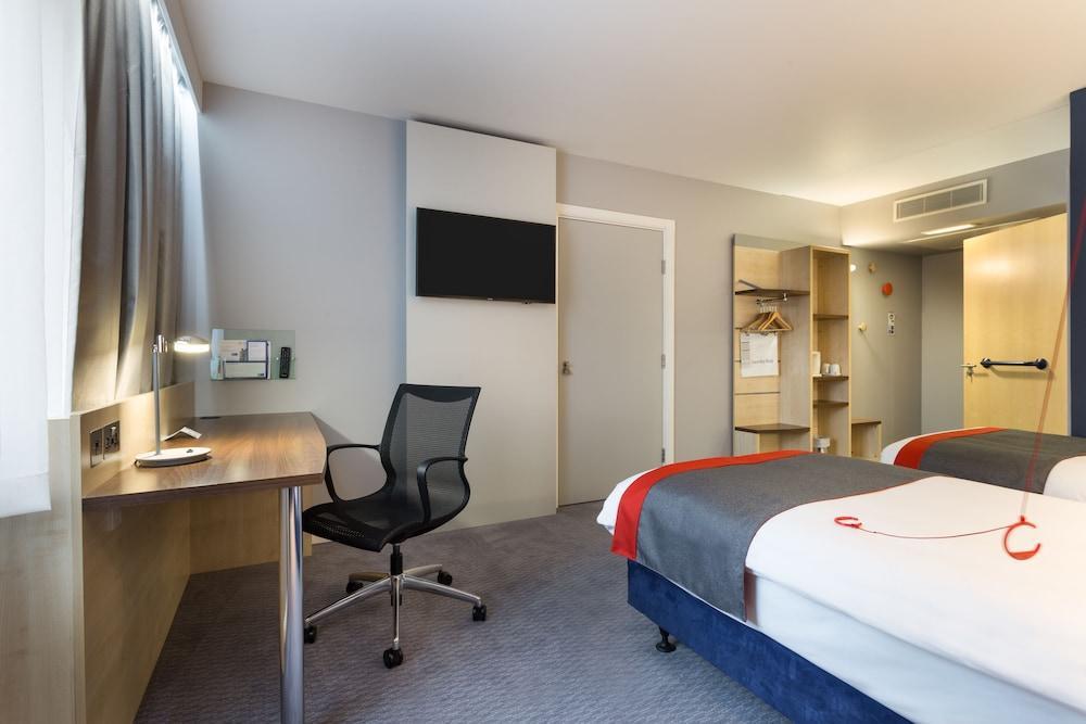 Holiday Inn Express London - Watford Junction By Ihg Exterior photo