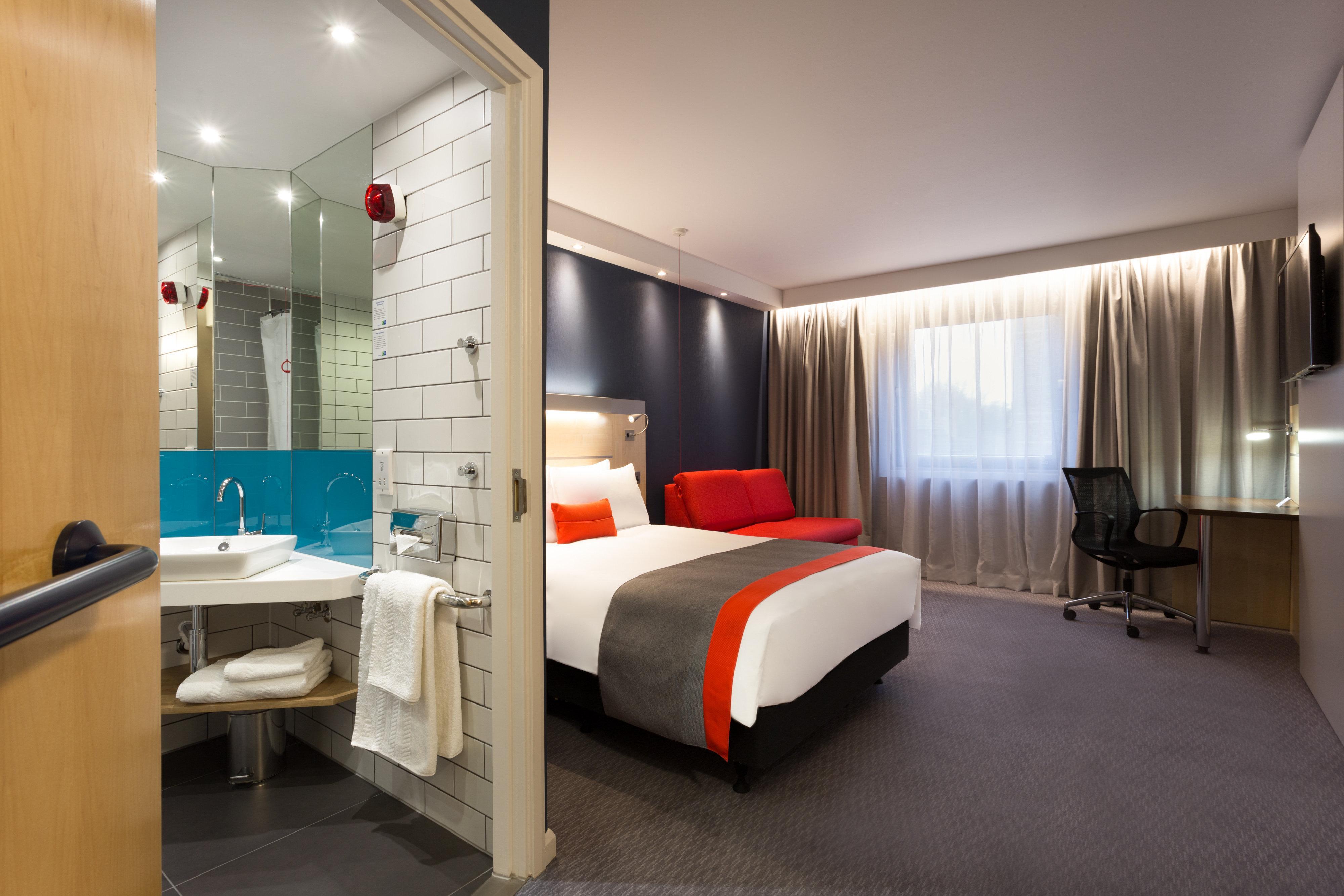 Holiday Inn Express London - Watford Junction By Ihg Exterior photo