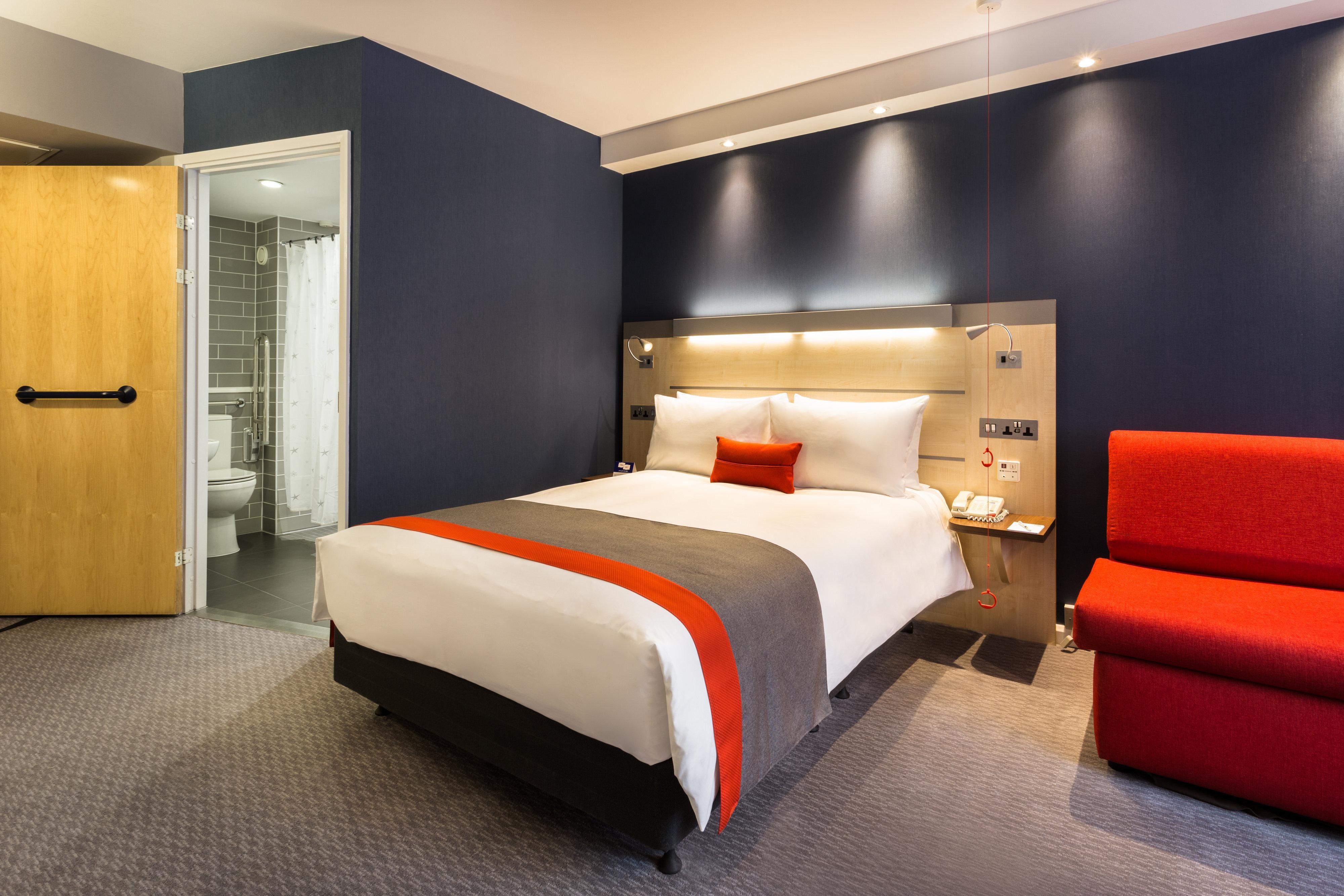 Holiday Inn Express London - Watford Junction By Ihg Exterior photo
