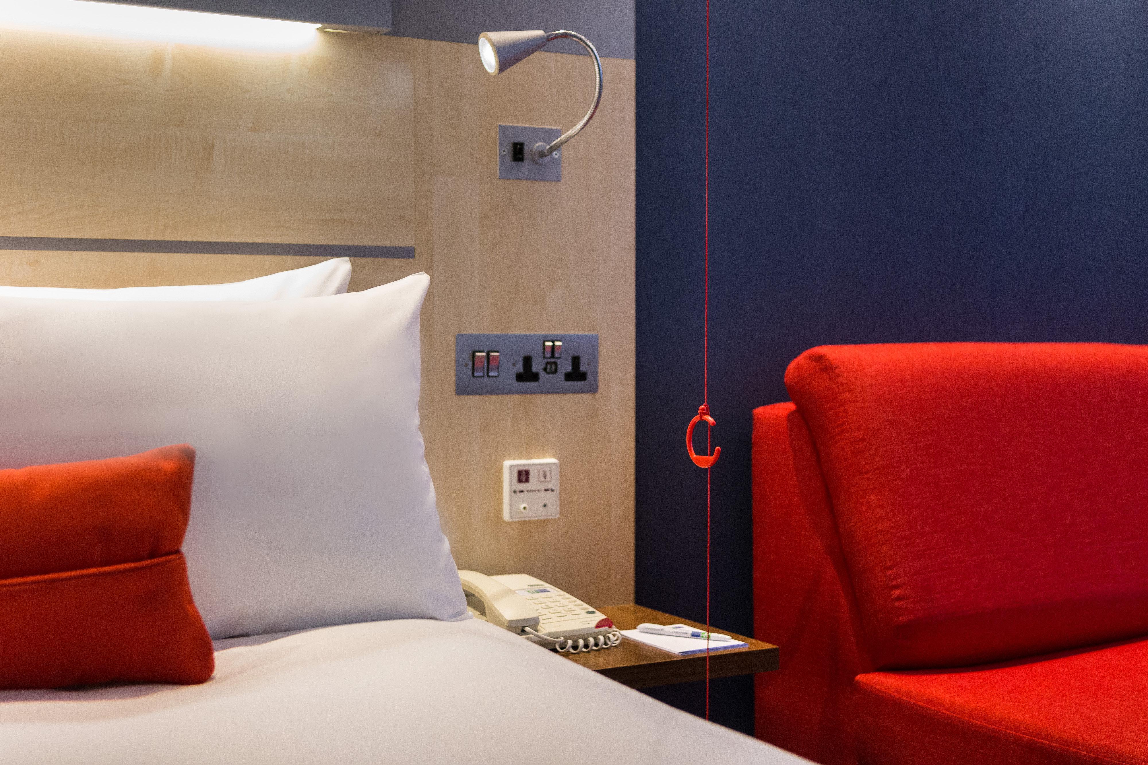 Holiday Inn Express London - Watford Junction By Ihg Exterior photo