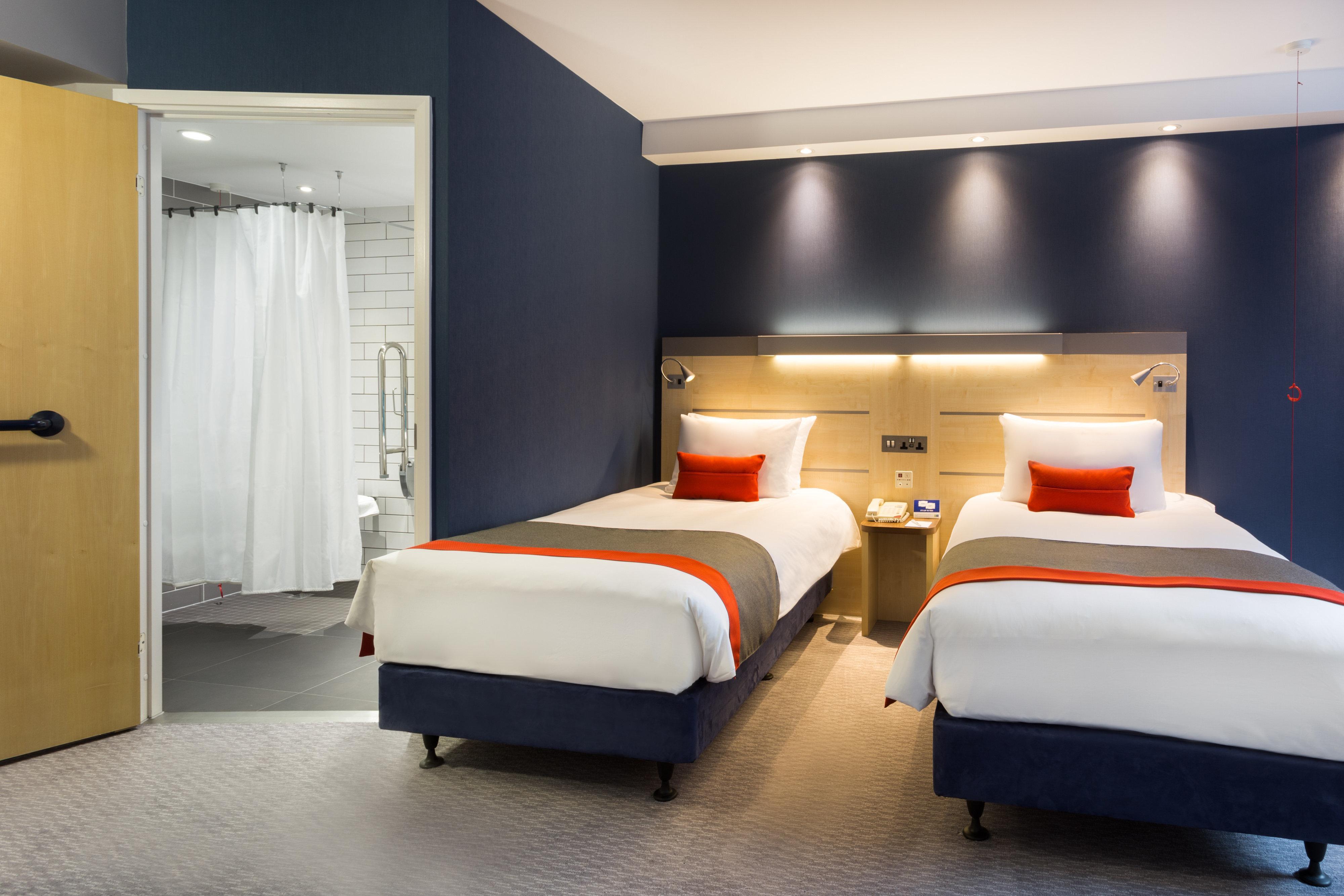 Holiday Inn Express London - Watford Junction By Ihg Exterior photo