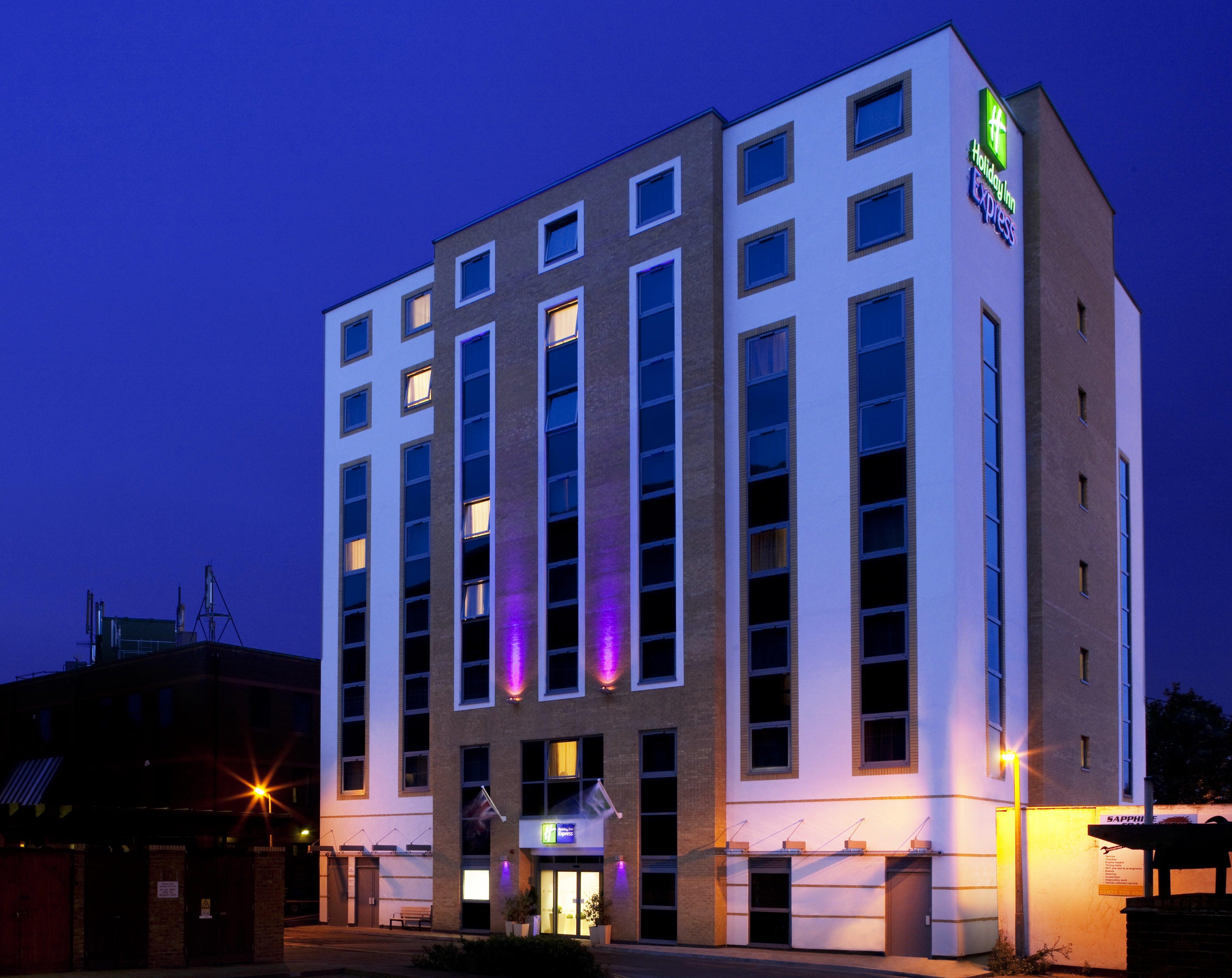 Holiday Inn Express London - Watford Junction By Ihg Exterior photo