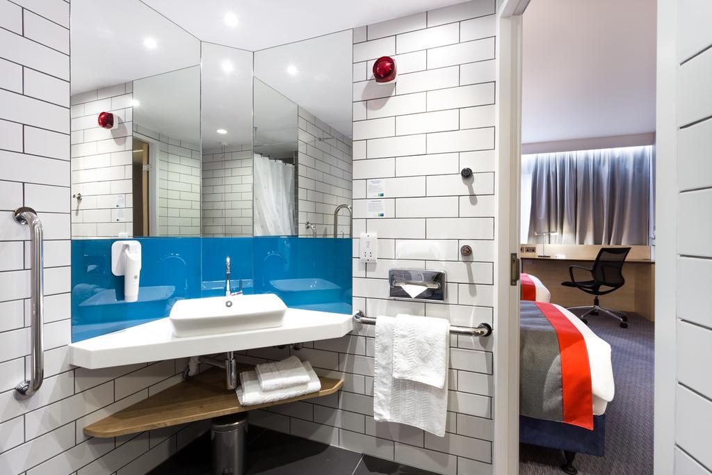 Holiday Inn Express London - Watford Junction By Ihg Room photo