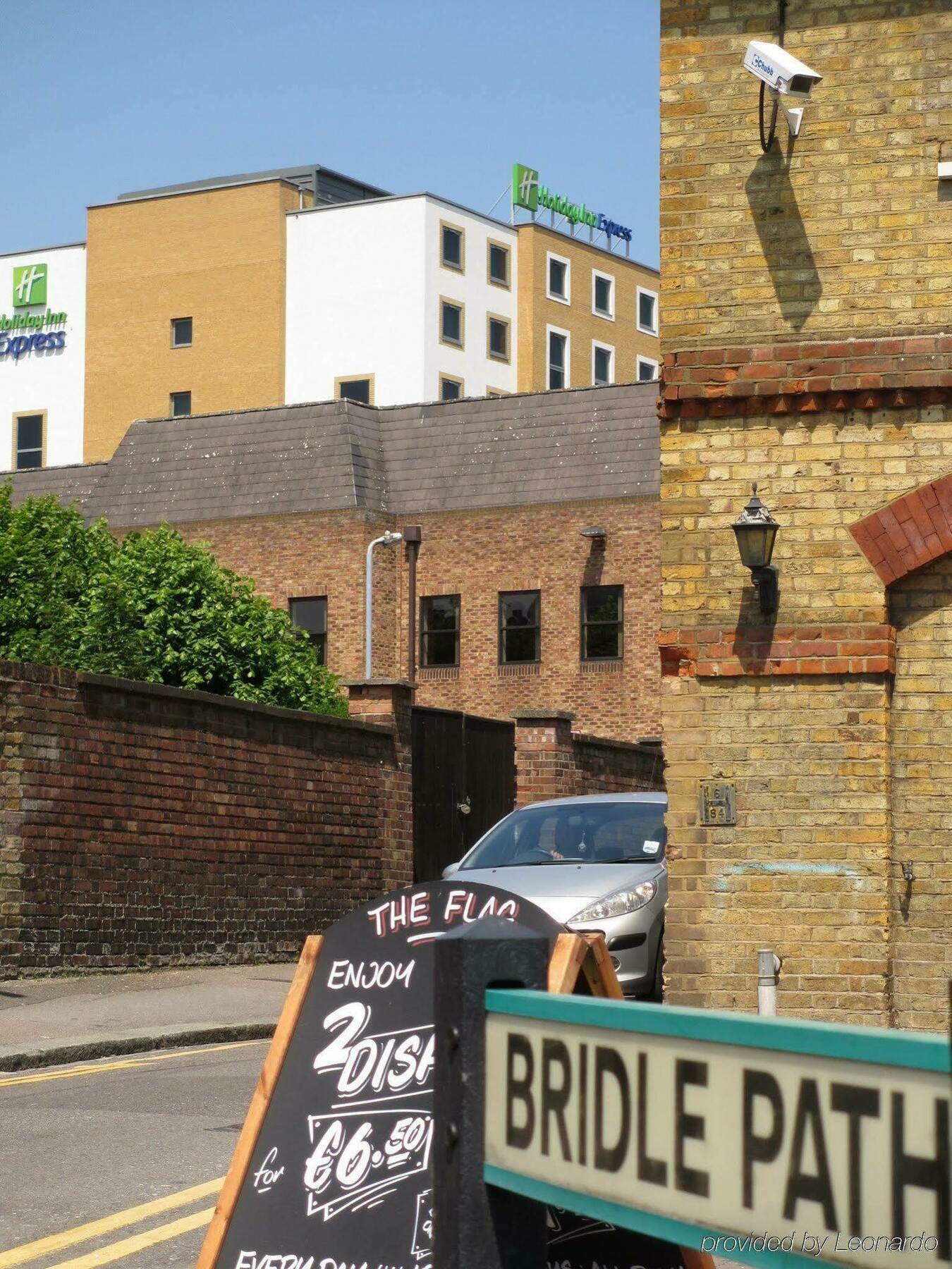 Holiday Inn Express London - Watford Junction By Ihg Exterior photo
