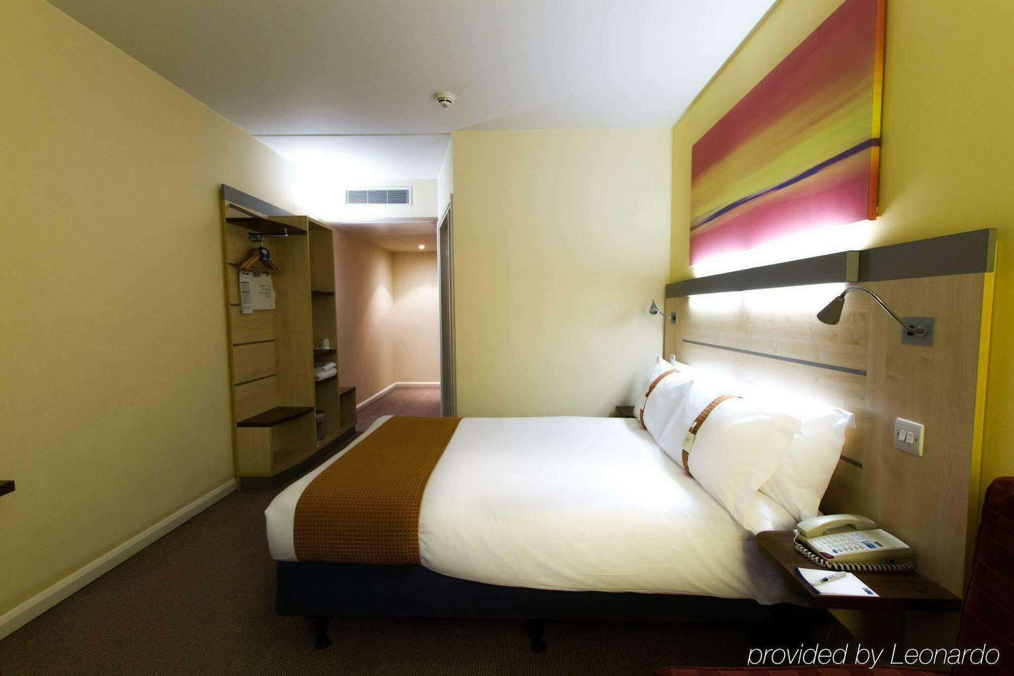 Holiday Inn Express London - Watford Junction By Ihg Exterior photo
