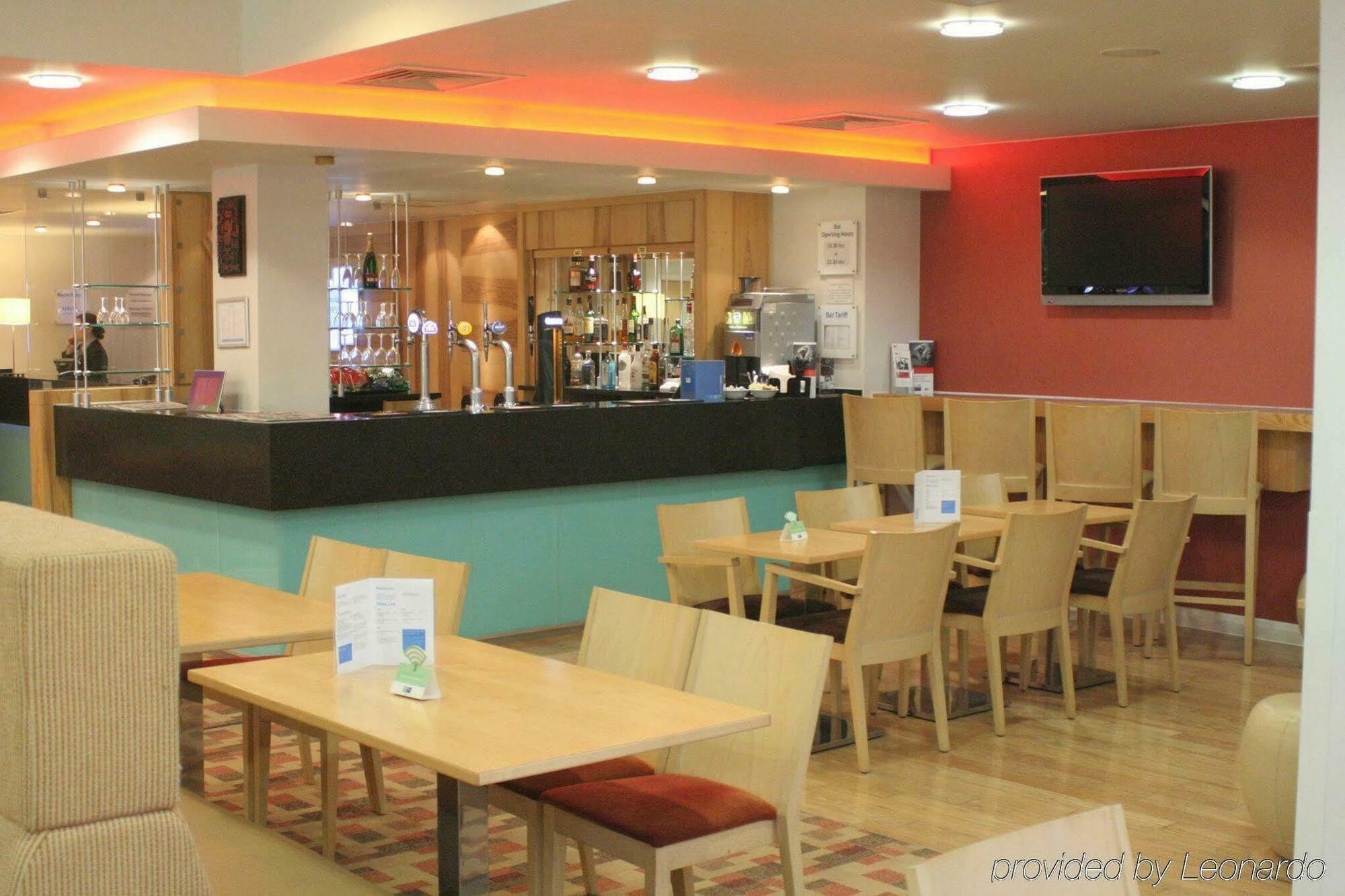 Holiday Inn Express London - Watford Junction By Ihg Exterior photo